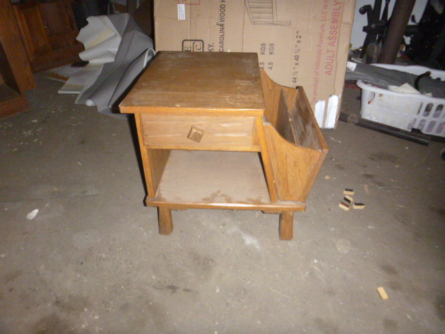 lot 136 image: End Table