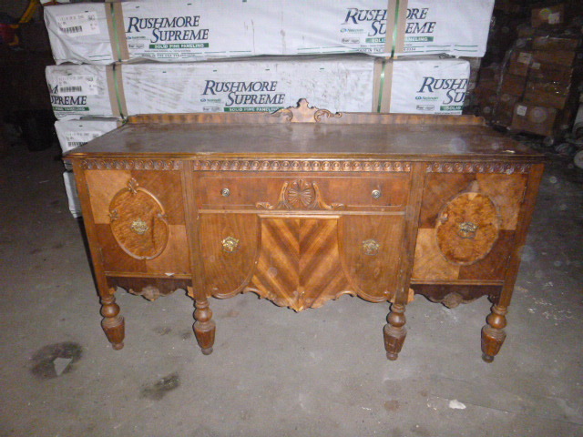 lot 138 image: Vintage Buffet Table