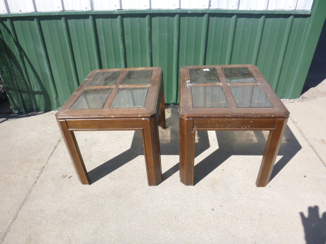 lot 144 image: 2 End Tables