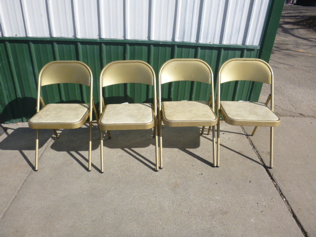 lot 151 image: 4 Folding Chairs