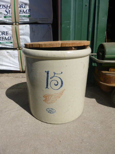 lot 153 image: Red Wing 15 Crock