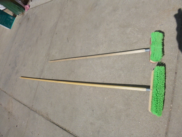 lot 166 image: 2 Brooms