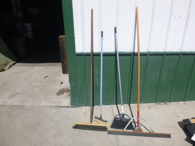 lot 167 image: 3 Brooms