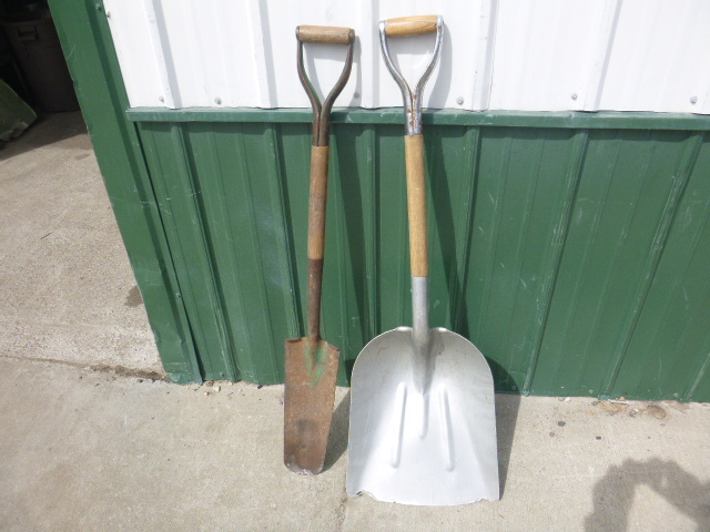 lot 172 image: 2 Shovels