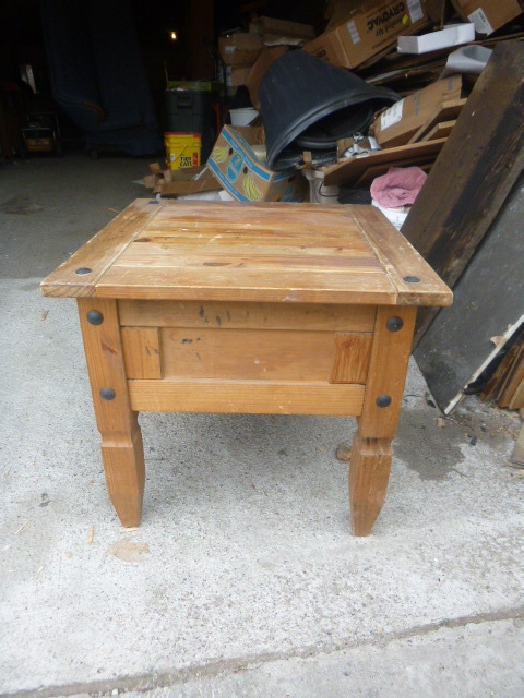 lot 181 image: End Table