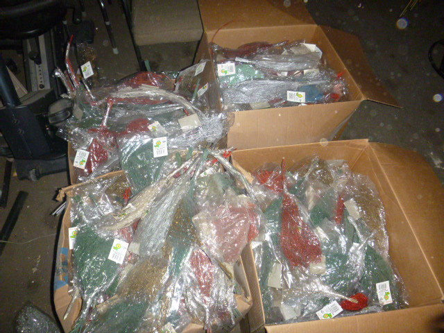 lot 185 image: 4 Boxes of Flower Dcor