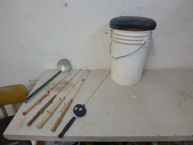 lot 236 image: Miscellaneous Ice Fishing Items
