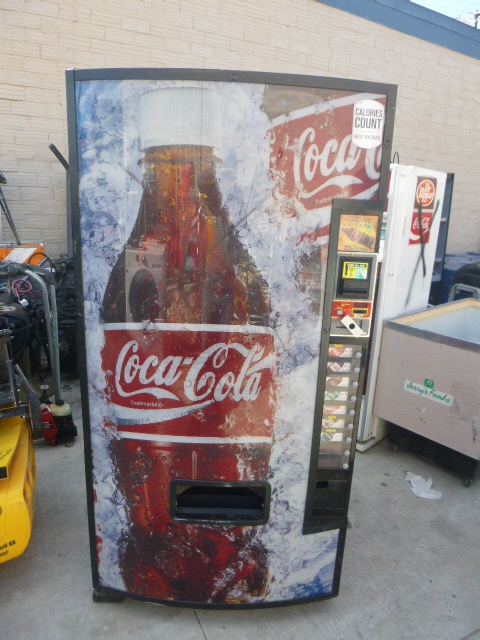 lot 2 image: Coca-Cola Vending Machine
