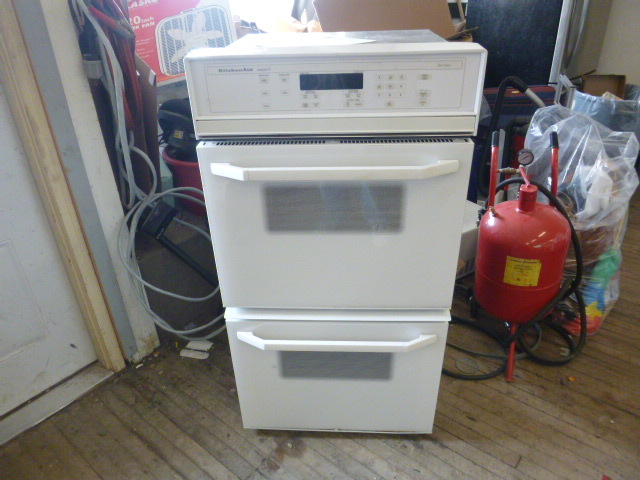 lot 1 image: Kitchen Aid Built-In Thermal Double Oven