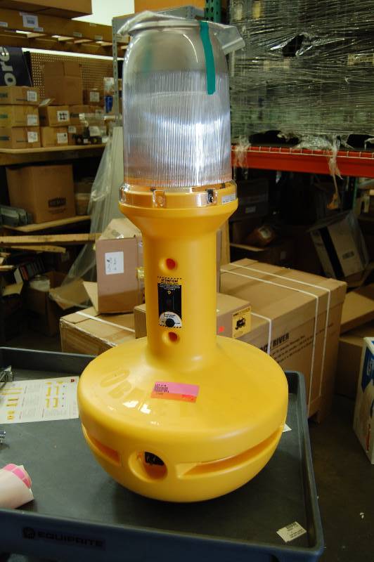 lot 14 image: Wobblelight 400 Watt Job-Site Work Light-40,000 LUMENS