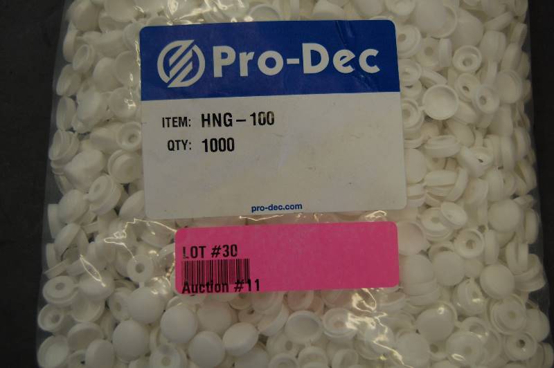 lot 30 image: White HINGED SNAP-CAPS