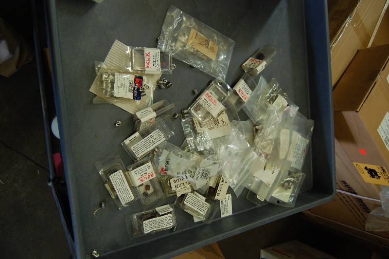 lot 32 image: Mixed Thread Repair Inserts
