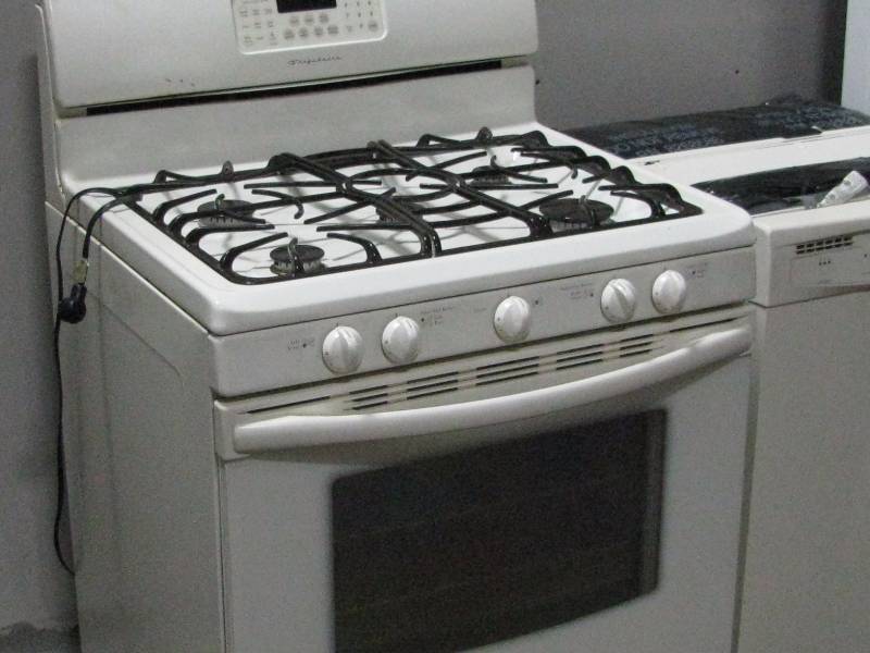 Frigidaire 5 Burner Gas Stove