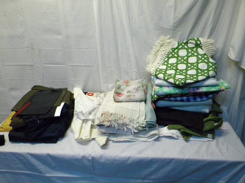 Table Cloths and Linen Lot
