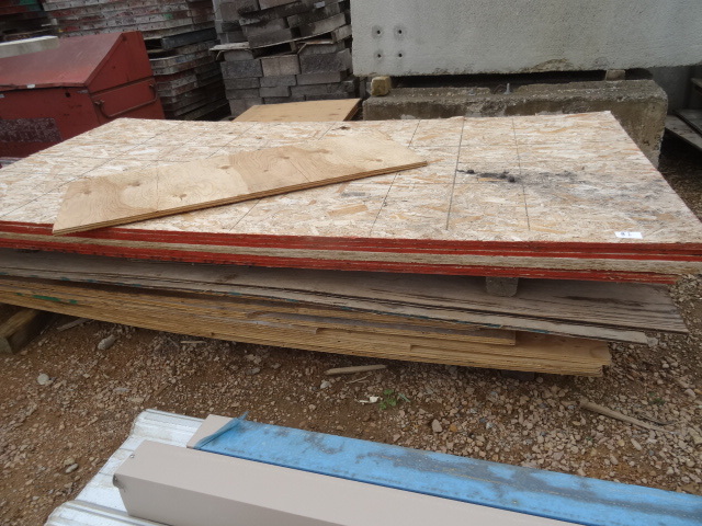 Pile of misc plywood. Approx 18 she...