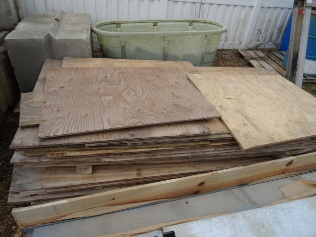 Pile of misc plywood. Approx 18 she...