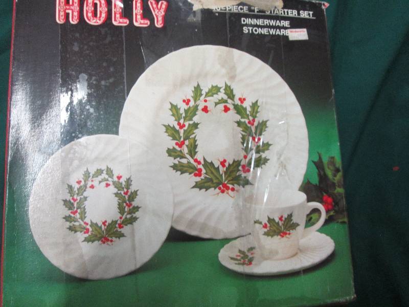 Holly 20 pc Dinnerware Stoneware...