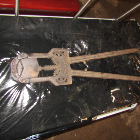 DeHorning tool