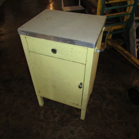 Metal cabinet