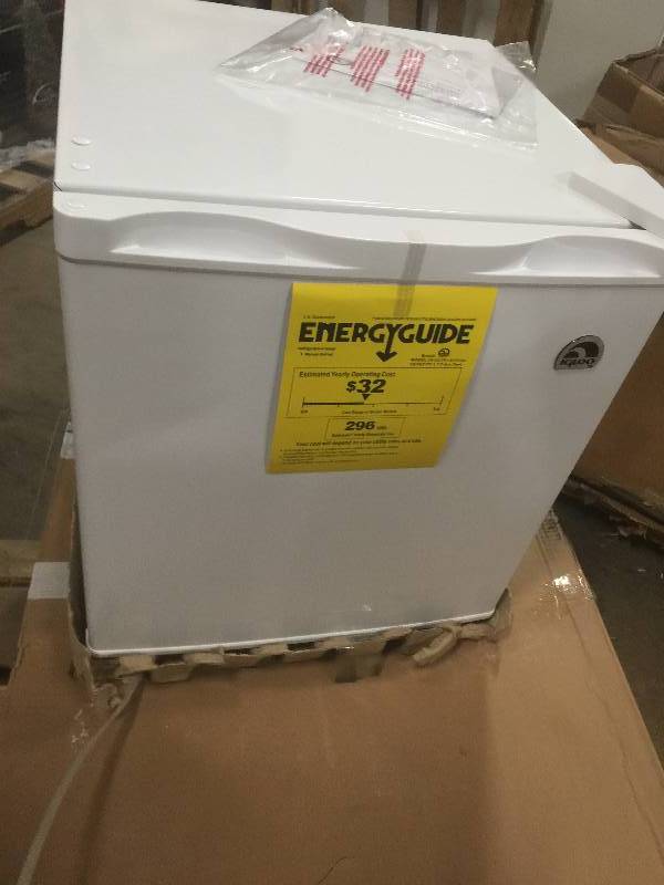 lot 44 image: IGLOO 1.7 cu. ft. Mini Refrigerator in White Measures 20-12 in. W x 18-13 in. D x 18-12 in. H open box never used