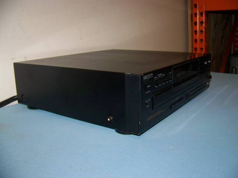lot 97 image: Sony, 5-Disc, Compact Disc (CD) Player with Remote Control