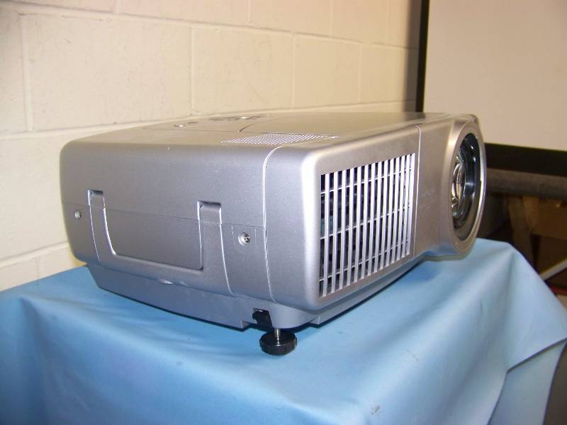 lot 9 image: Hitachi, CP-X1250, LCD Projector