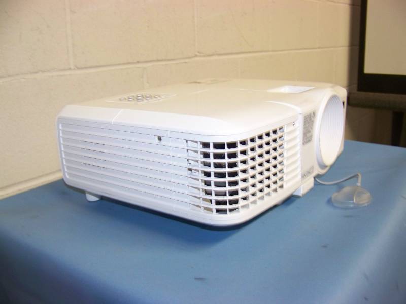 lot 6 image: Mitsubishi, EX240U, DLP Projector with HDMI Input