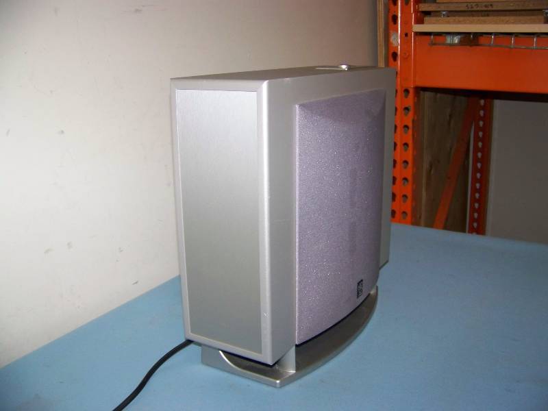 lot 42 image: Yamaha, 6.5, 70W, Powered Subwoofer