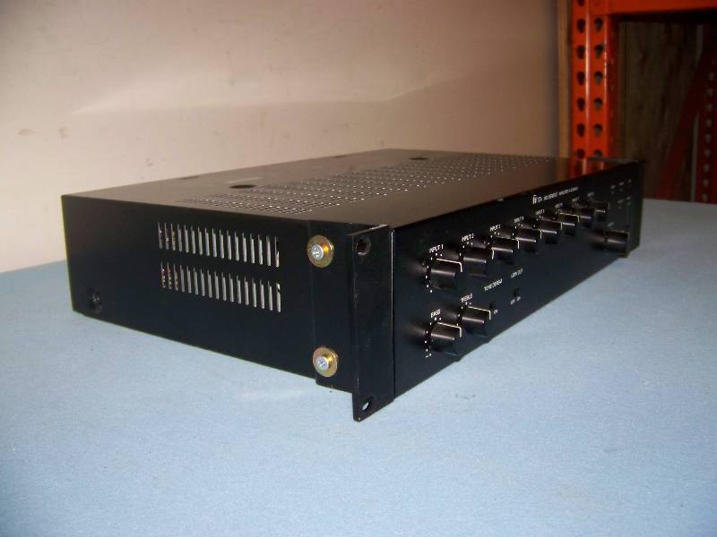lot 68 image: TOA, 900 Series II, 8 Channel Mixer  Power Amplifier  Amp with (3) Rear Modules