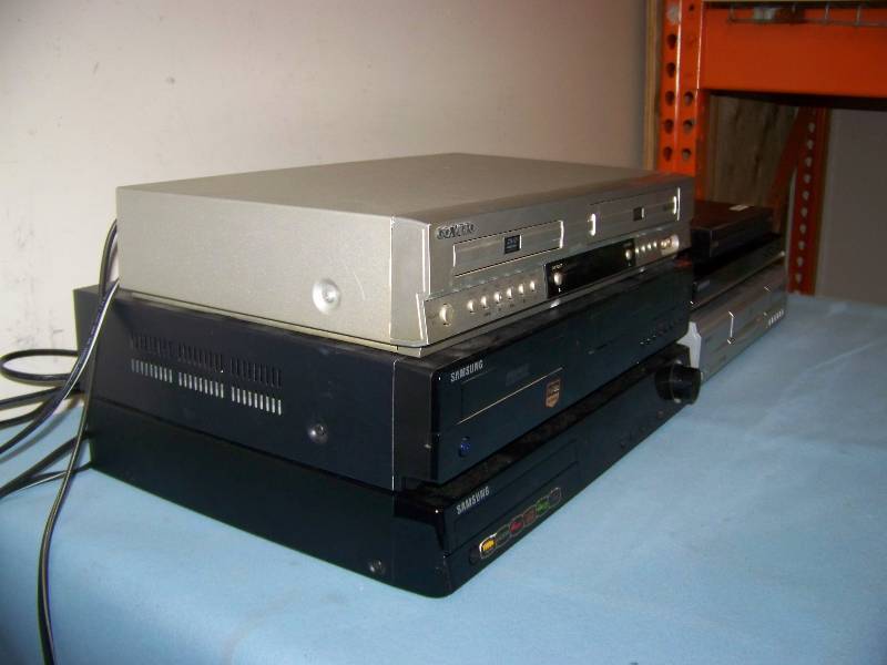 lot 96 image: Samsung, Sanyo, LG and GoVideo DVD and DVD  VCR Players