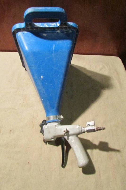 lot 19 image: Marshalltown Sharpshooter Hopper Gun