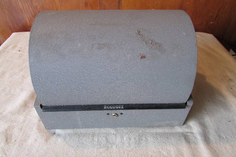 lot 3 image: Vintage Large Rolodex