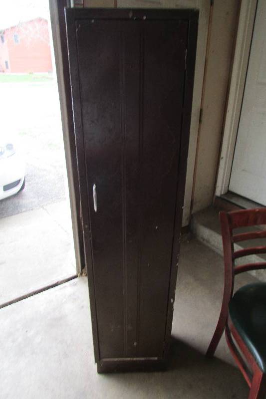 lot 5 image: Vintage Metal CabinetLocker