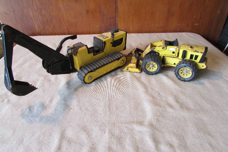 lot 8 image: Vintage Tonka Toys