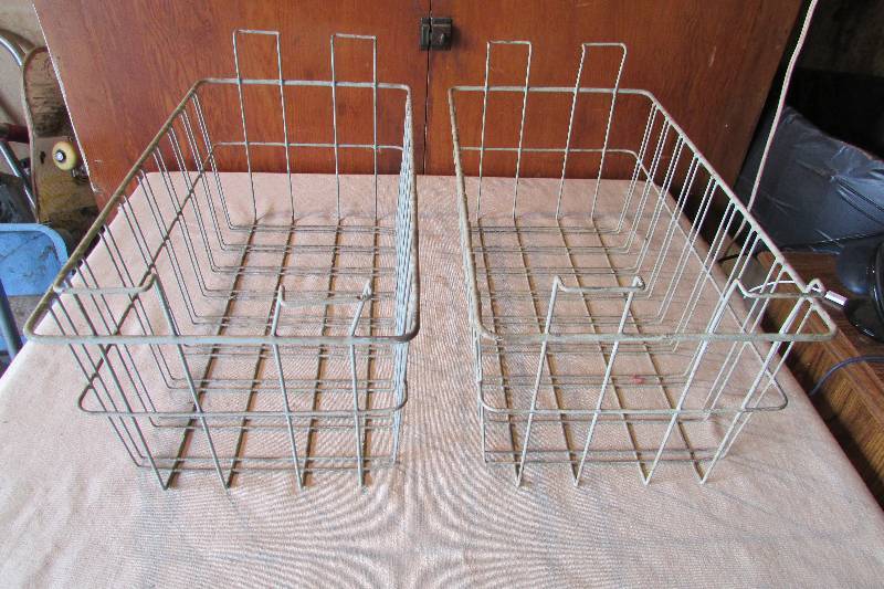 lot 10 image: Vintage Wire Baskets
