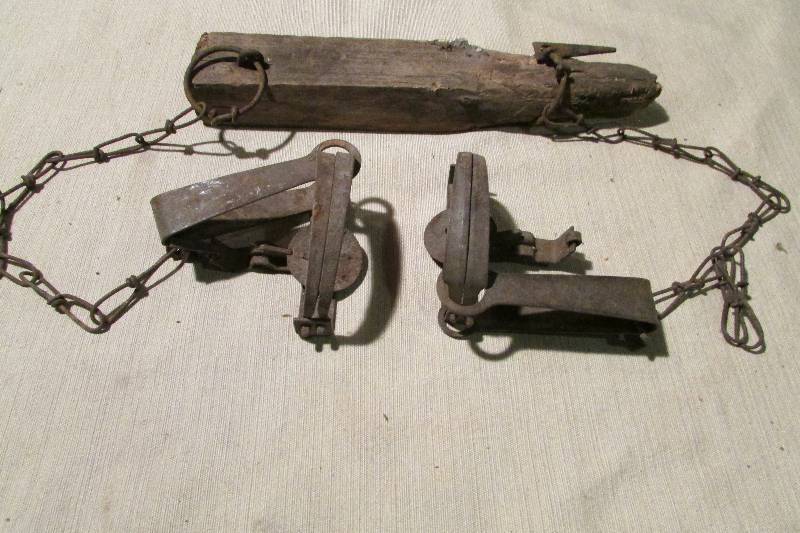 lot 13 image: Vintage Traps