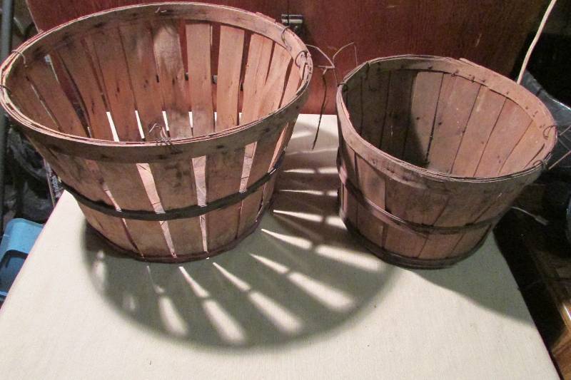 lot 14 image: Vintage Bushel Baskets