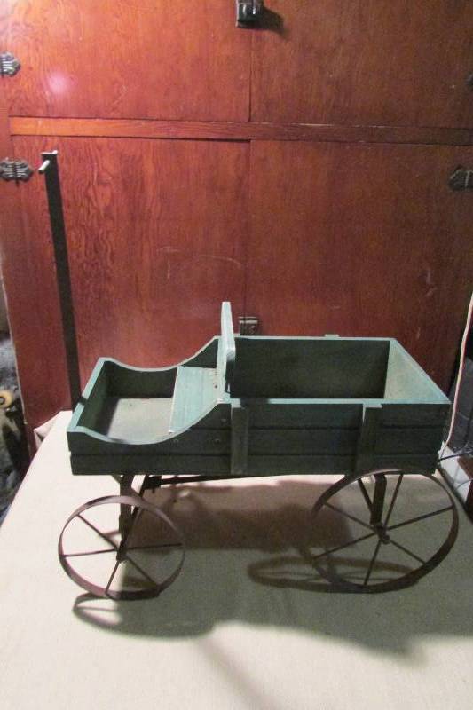 lot 20 image: Vintage Wagon