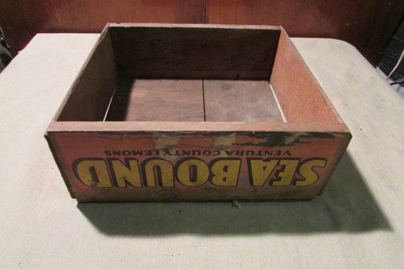 lot 23 image: Vintage Wooden Crate