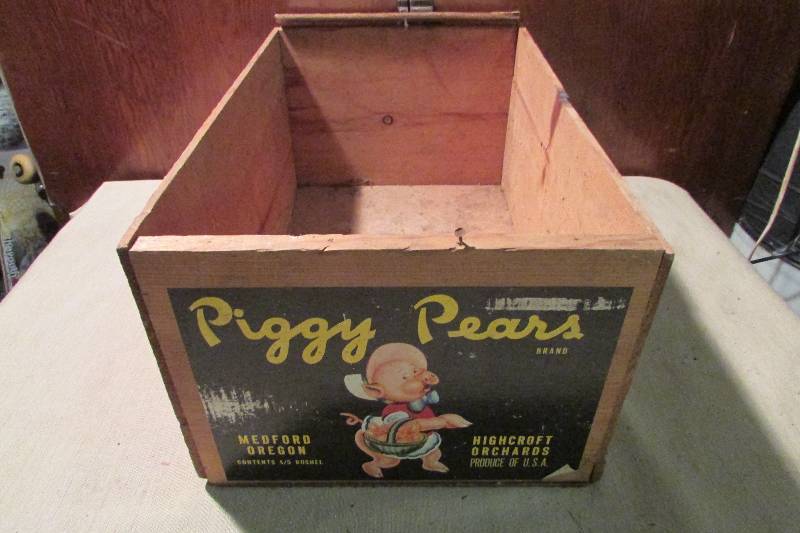 lot 24 image: Vintage Wooden Crate