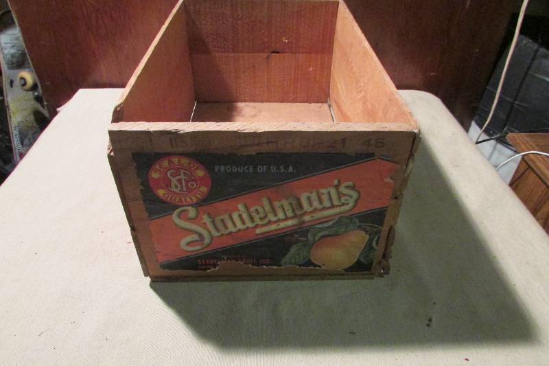 lot 25 image: Vintage Wooden Crate