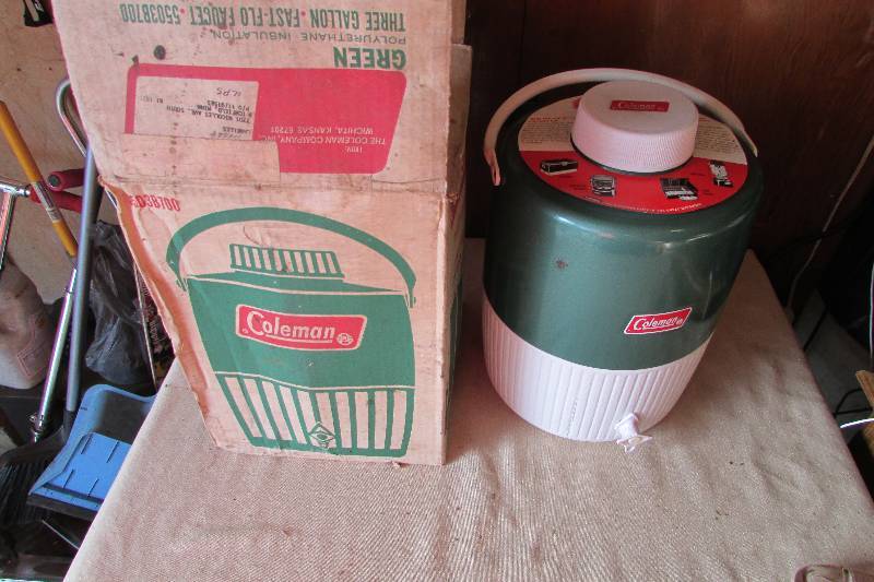 lot 29 image: Vintage Coleman Jug