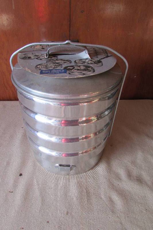 lot 30 image: Vintage CampingPicnic Set