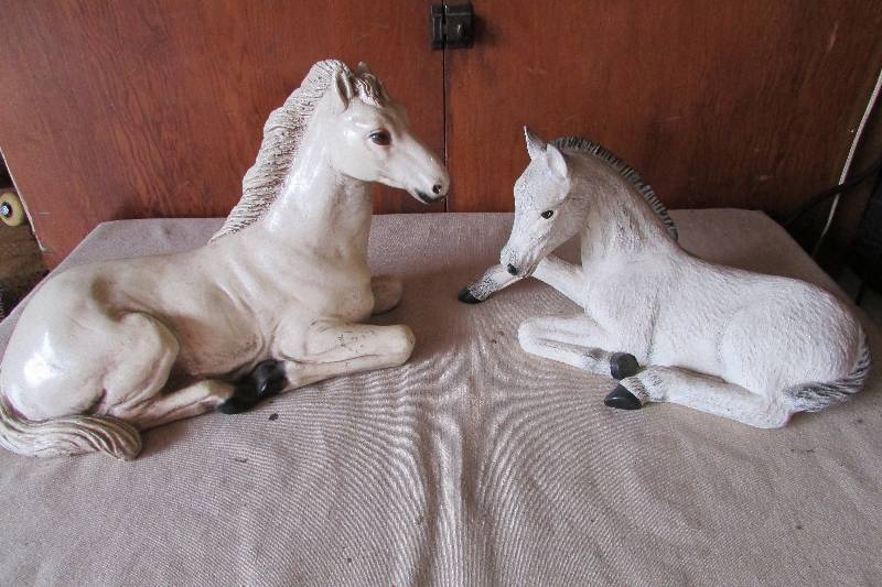 lot 35 image: Vintage Horse Figurines