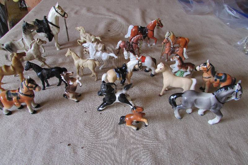 lot 38 image: Vintage Horse Collection