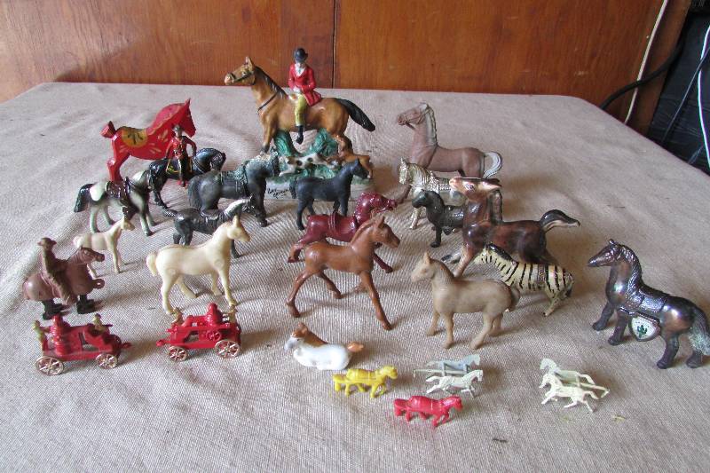 lot 39 image: Vintage Horse Collection