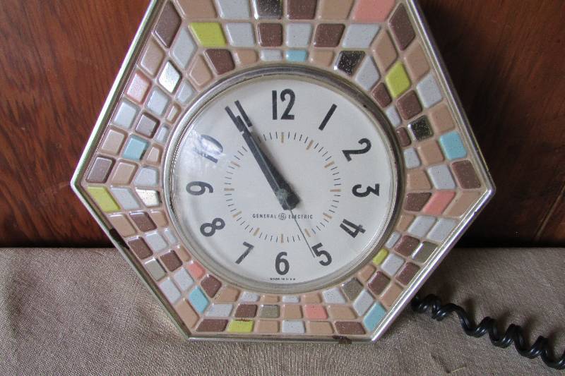 lot 54 image: Vintage Tile Mosaic Clock