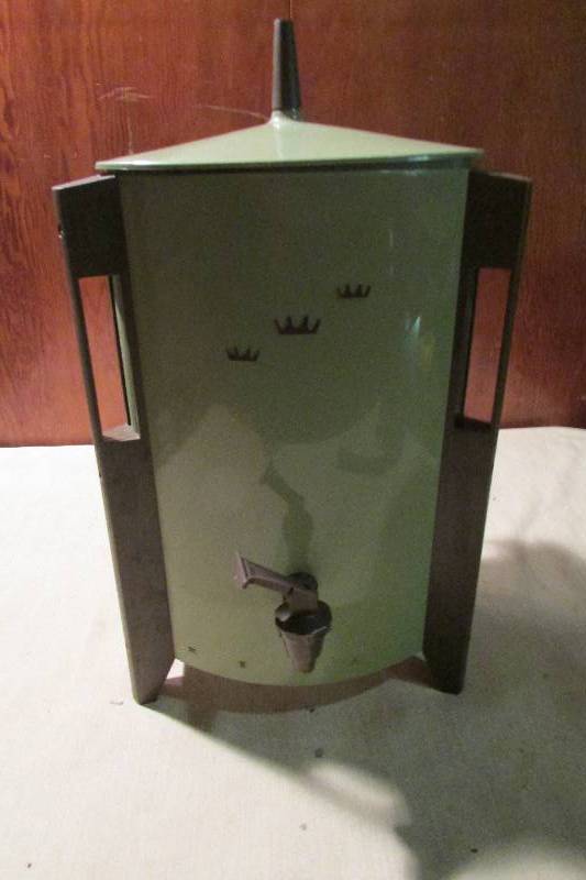 lot 64 image: Vintage Regal Poly Urn