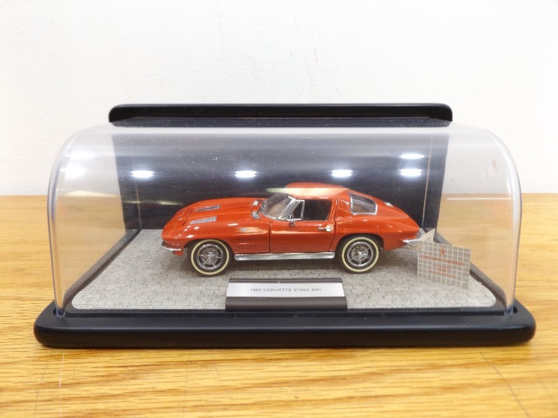 lot 25 image: 124 Franklin Mint 1963 Corvette Sting Ray