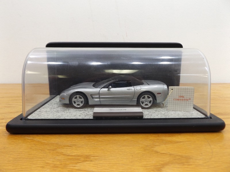lot 32 image: 124 Franklin Mint 1998 Corvette